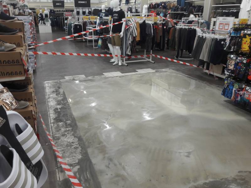 Rénovation de sol dans un magasin à Mus, situé à proximité de Nîmes