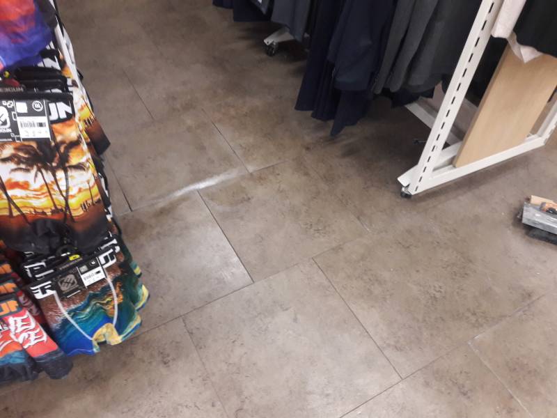 Rénovation de sol dans un magasin à Mus à proximité de Nîmes