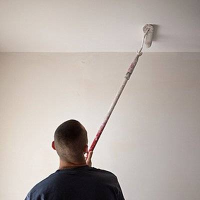 Peintre professionnel à Nîmes dans le Gard : Application soignée d'une peinture murale acrylique