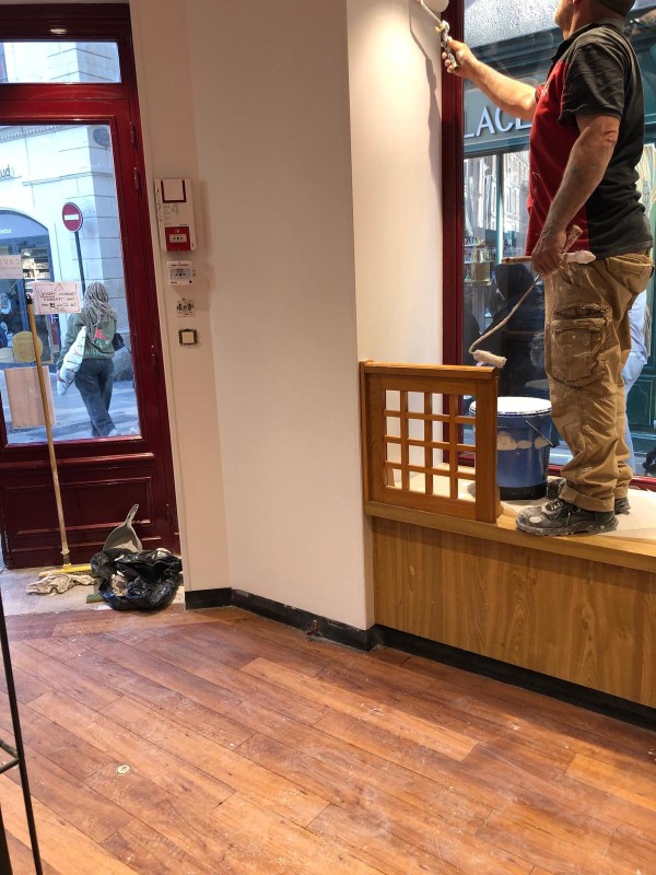 préparation peinture d une boutique 