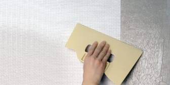 Métamorphose Murale par RTSUD 34 à Nîmes : Revêtements artistiques pour un intérieur inspirant.